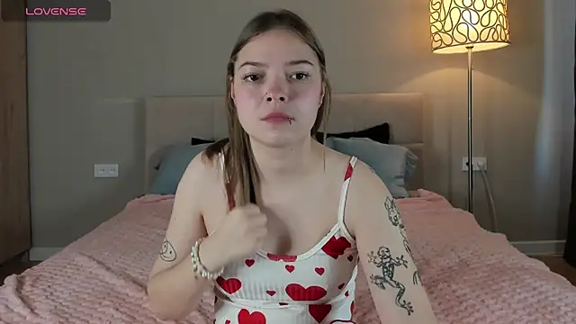 patriciapink online show from October 12, 9:33 am