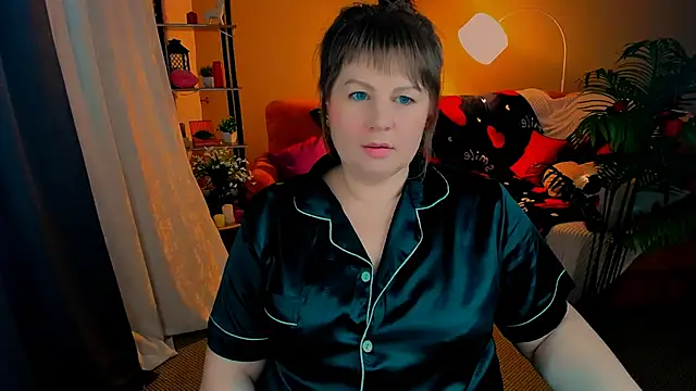 CrystaalStaar online show from February 12, 8:21 pm