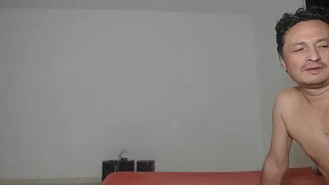 Snapshot of sexfanaticsX2_ chatting on October 20, 8:06 am sexfanaticsX2 online show from October 20, 8:06 am