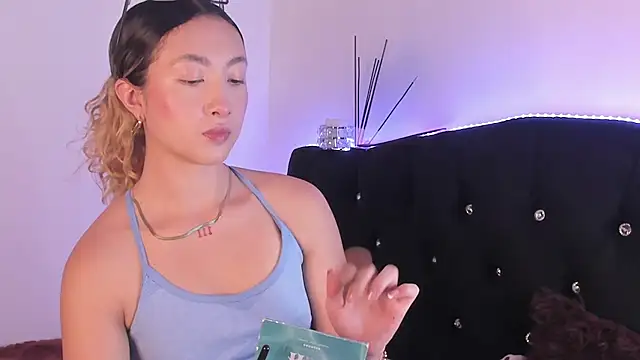 LauMiller online show from November 22, 9:06 pm