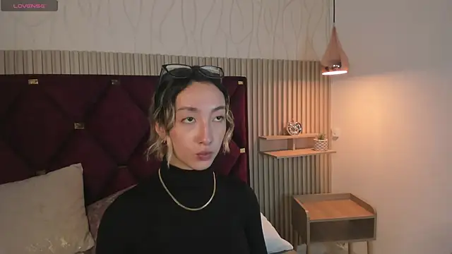 LauMiller online show from September 15, 8:38 pm