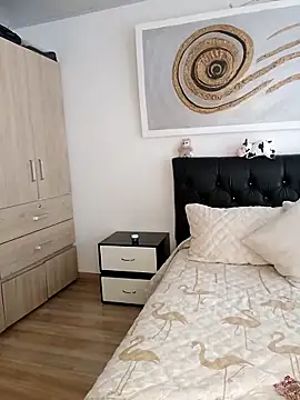 LauMiller online show from November 8, 5:40 pm