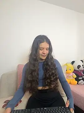 Emilyybennet  online show from October 22, 1:05 pm