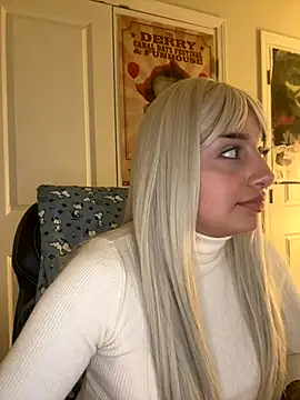 CharmingMaddie online show from December 3, 5:32 am