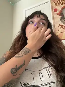 CharmingMaddie online show from October 14, 5:04 pm