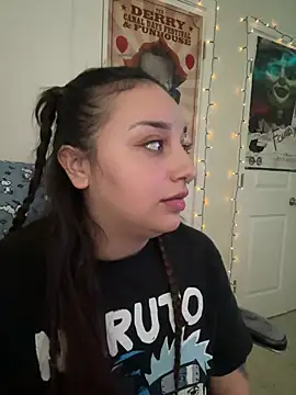 CharmingMaddie online show from March 11, 5:15 pm