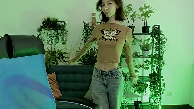 EmmanuellBrown online show from December 16, 10:10 am