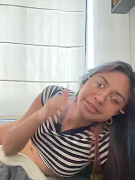 lynn9000 online show from August 1, 10:45 pm