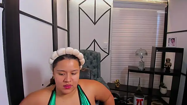 ElaBourn  online show from October 31, 12:42 pm