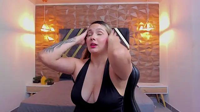 Emmaa white  online show from April 16, 9:39 pm