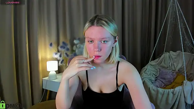 Casey Miller online show from October 21, 1:31 am