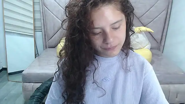 Velvet Moon V online show from September 18, 1:20 pm