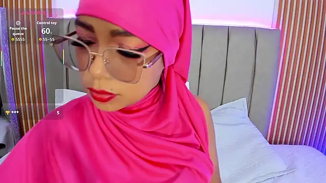 Snapshot of naishaa_ chatting on October 18, 7:04 pm naishaa online show from October 18, 7:04 pm