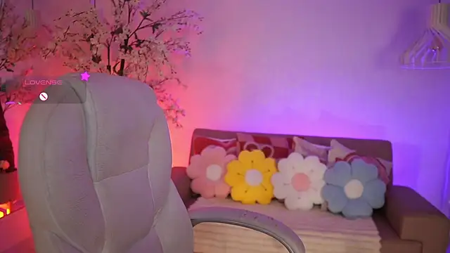 JadeSummerr online show from April 1, 11:44 am