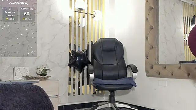 Ariagh  online show from December 1, 7:27 pm