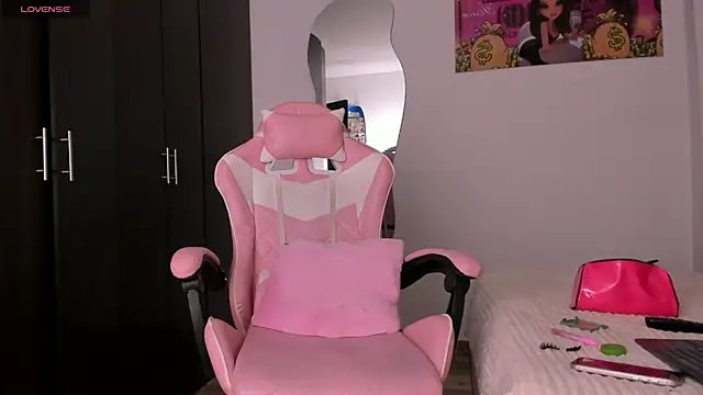 kendal hot01 online show from April 9, 7:52 pm