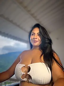 samanthahut1 online show from April 22, 9:45 pm