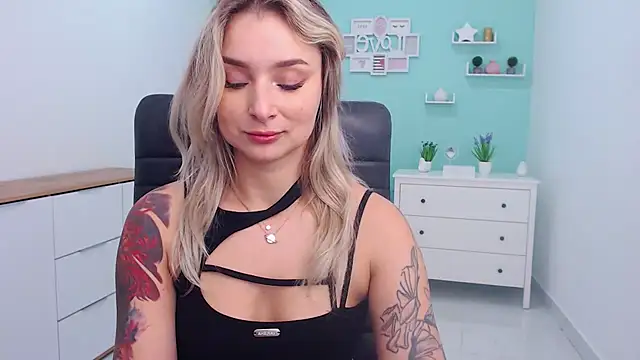 LilFleurish online show from November 13, 5:28 am