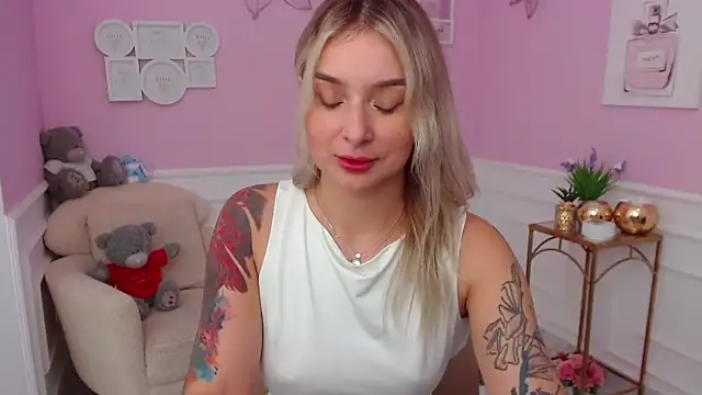 LilFleurish online show from November 5, 6:07 am