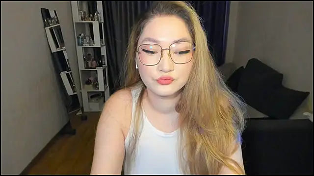 lyra x online show from March 27, 4:51 pm