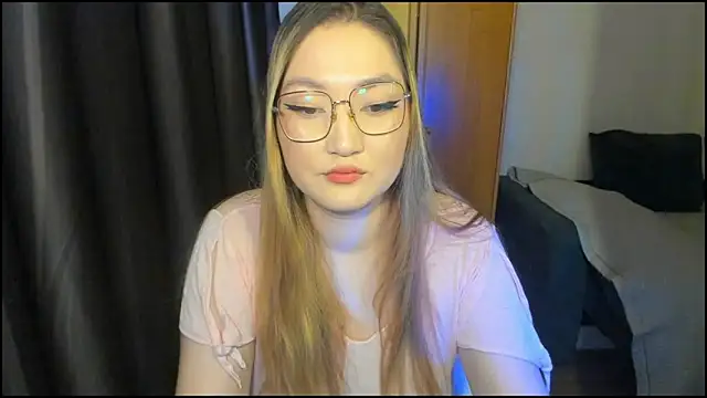 lyra x online show from April 29, 2:37 am