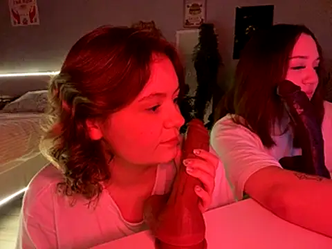 MoonIvy  online show from November 13, 6:07 pm