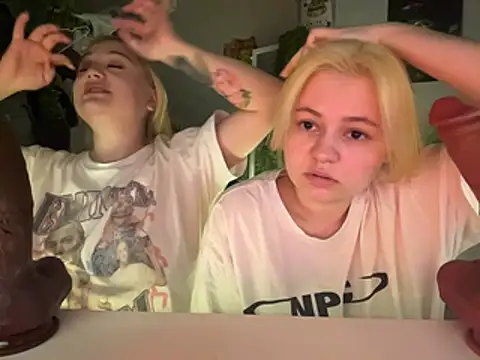 MoonIvy  online show from February 20, 5:36 pm