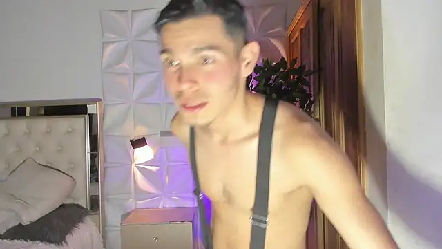 Wyatt Rose online show from November 18, 3:29 am