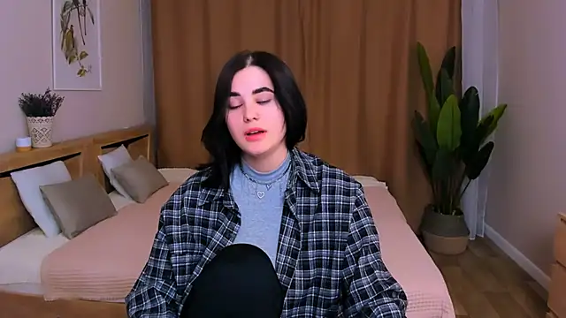 lil angel  online show from March 6, 9:32 pm