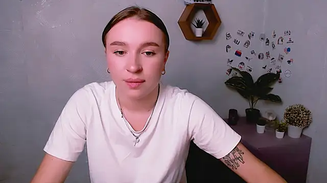 JuliaTopp  online show from September 17, 7:06 am