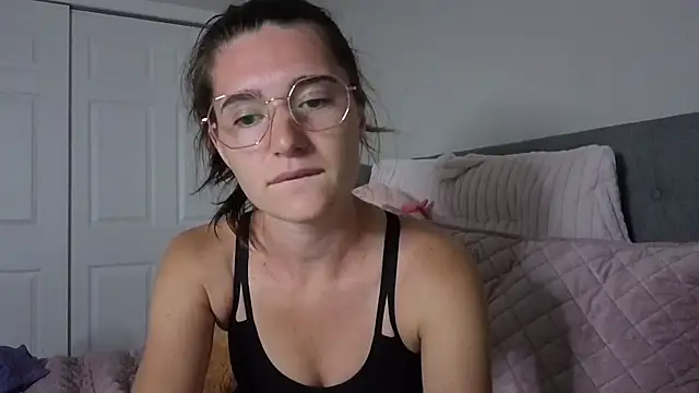 bambifarrina online show from June 7, 1:56 am