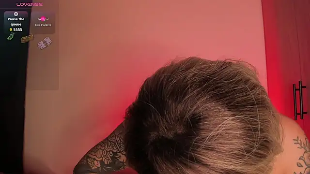 scarlett Collinss online show from February 15, 7:51 am