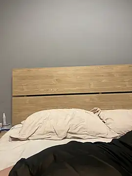 anna yngs online show from February 14, 1:24 pm