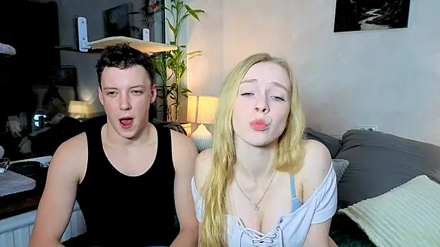 Emily0303 online show from October 18, 3:09 am