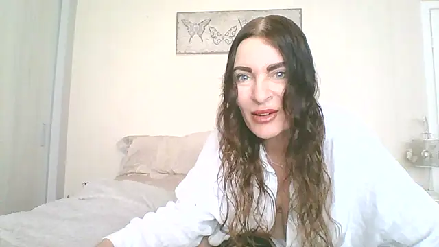 EllaKent online show from March 22, 10:10 am