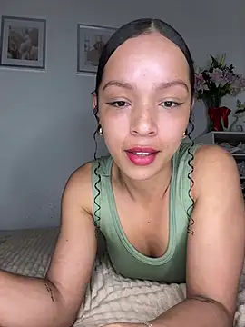 Yasmin777  online show from April 19, 12:10 am