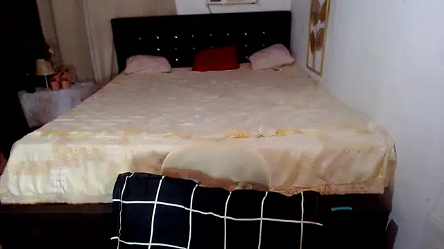 Snapshot of Brianatopdomxx chatting on October 4, 6:19 am Brianatopdomxx online show from October 4, 6:19 am