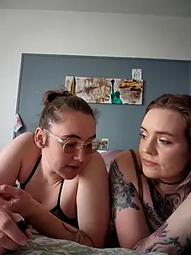 AndHerXO online show from February 26, 1:43 pm