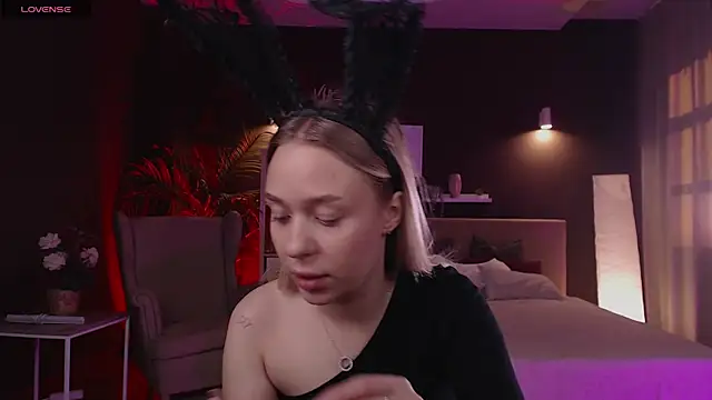 Snapshot of Pooja_Hegde chatting on September 26, 1:25 am Pooja Hegde online show from September 26, 1:25 am