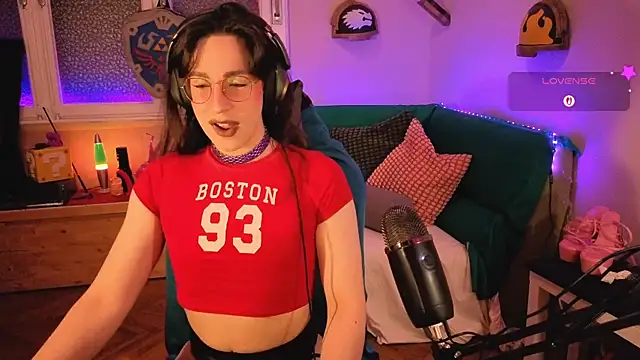 Zesty Peach online show from June 10, 8:40 pm