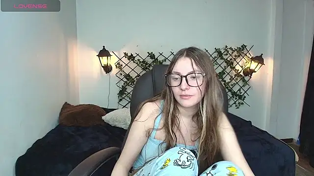 velvet  moon online show from March 17, 5:44 am