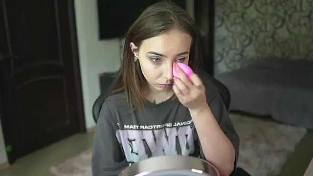 Snapshot of lis_silver chatting on September 28, 6:42 am lis silver online show from September 28, 6:42 am