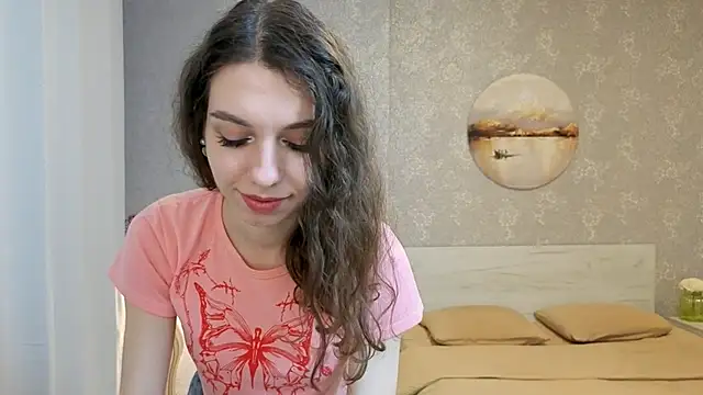 KellyShines online show from April 18, 7:58 pm