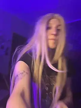 Akira-ivy online show from September 22, 9:24 pm