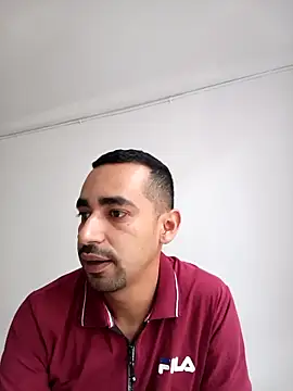 stivenlujan69 online show from April 18, 9:58 pm