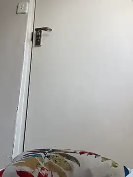 prettydollyy online show from April 9, 9:04 am