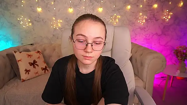 ArrinaWairr online show from March 25, 7:55 am