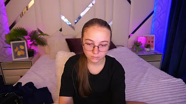 ArrinaWairr online show from September 12, 7:40 am