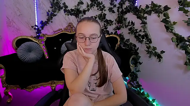 ArrinaWairr online show from September 26, 8:12 am