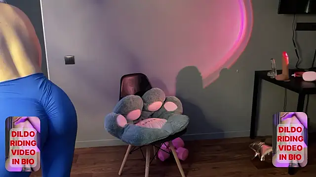 miss ssaki online show from April 14, 7:14 pm